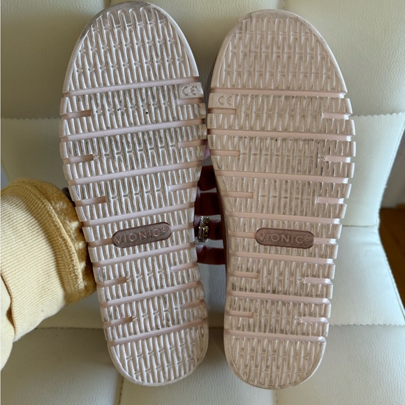 Vionic Uptown Skimmer - Picture 7 of 9